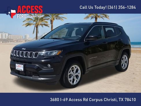 Used 2024 Jeep Compass Latitude AWD/4WD image 4