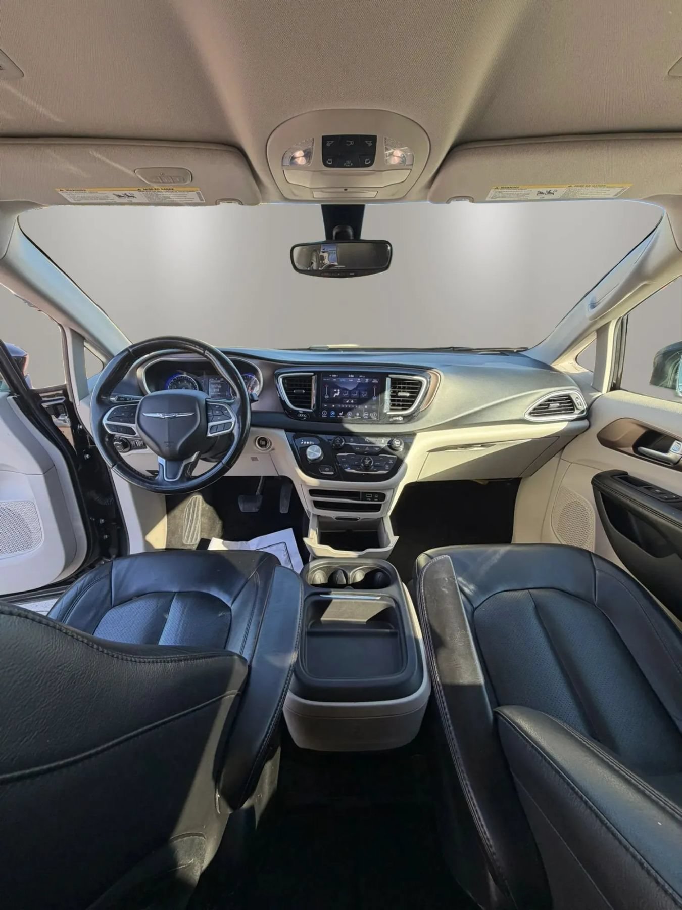 Used 2019 Chrysler Pacifica Touring-L FWD image 16