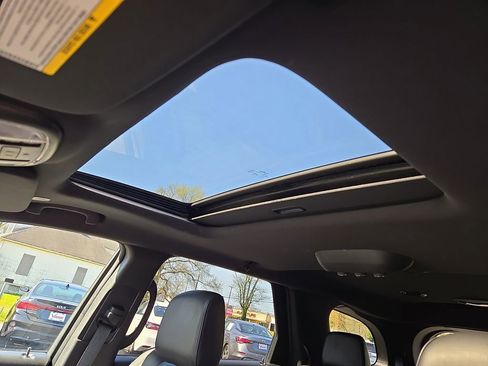 Used 2024 Dodge Durango GT image 15