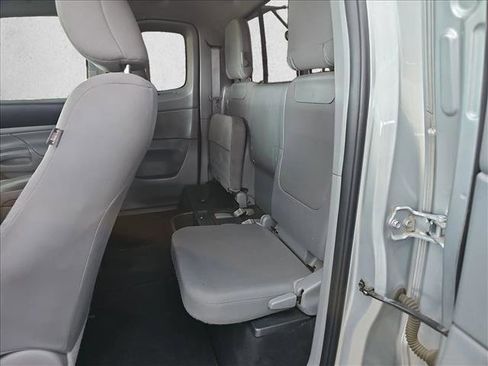 Used 2013 Toyota Tacoma 4x4 Access Cab V6 w/ SR5 Pkg image 9