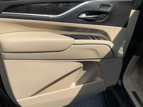 Used 2023 Cadillac Escalade Premium Luxury RWD image 7