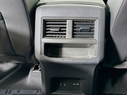 Certified 2023 Volkswagen Atlas Cross Sport SE w/ Panoramic Sunroof Package AWD/4WD image 23
