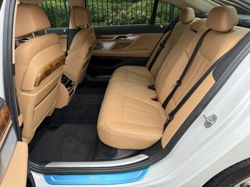 Used 2018 BMW 750i RWD image 30