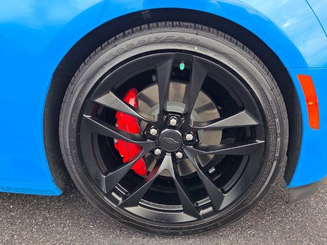 Used 2023 Chevrolet Camaro LT w/ Technology Package RWD image 9