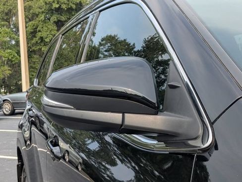 Used 2019 Toyota Highlander XLE AWD/4WD image 13