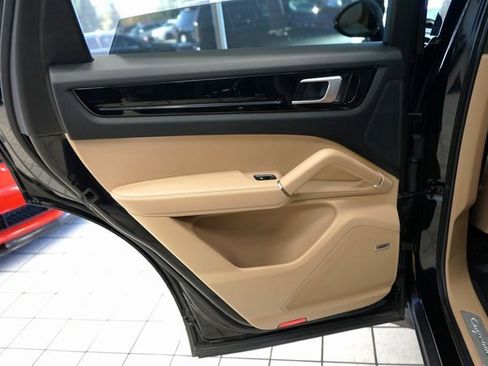 Used 2020 Porsche Cayenne image 49