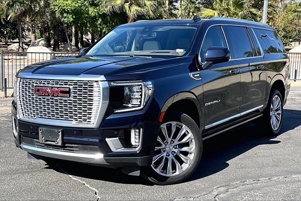 Used 2022 GMC Yukon XL Denali RWD image 2