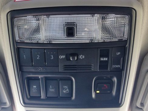 Used 2024 Toyota 4Runner Limited AWD/4WD image 29