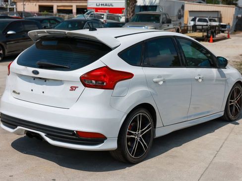Used 2016 Ford Focus ST FWD image 7