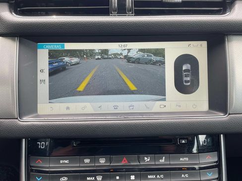 Used 2018 Jaguar XF Premium AWD/4WD image 29