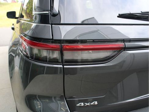 New 2025 Jeep Grand Cherokee Limited w/ Luxury Tech Group II image 37