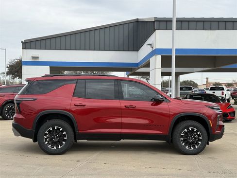 New 2026 Chevrolet Traverse Z71 w/ Enhanced Driving Package image 3