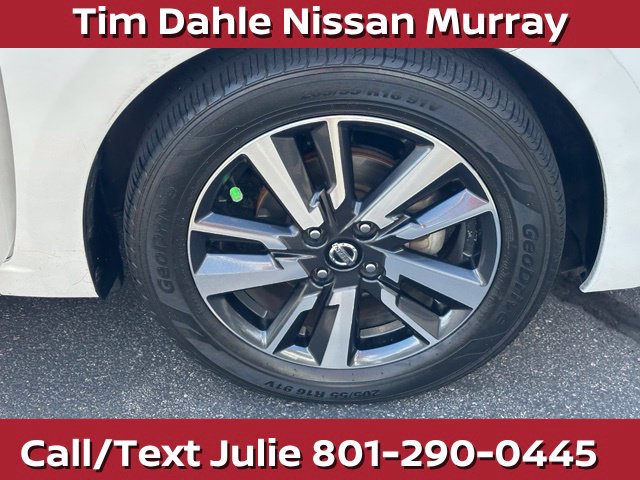 Used 2021 Nissan Versa SV FWD image 14