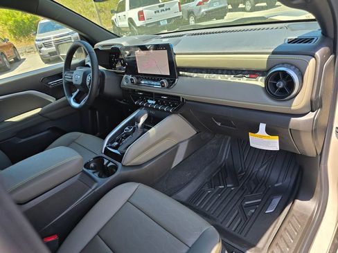 New 2026 Chevrolet Colorado ZR2 w/ Technology Package AWD/4WD image 25