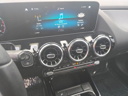 Certified 2021 Mercedes-Benz GLA 250 4MATIC image 28