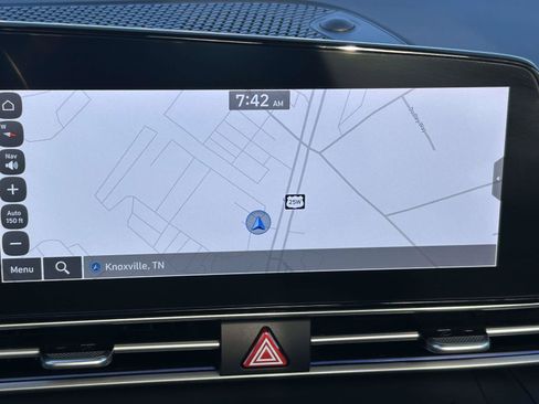 Used 2025 Hyundai Elantra Limited FWD image 22