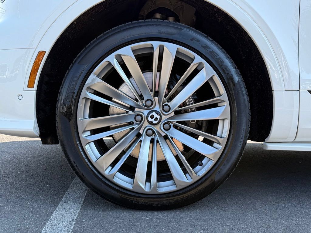 Used 2022 Bentley Bentayga Speed AWD/4WD image 43