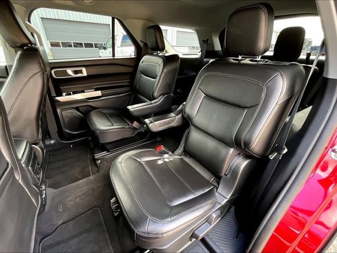 Certified 2022 Ford Explorer XLT w/ Equipment Group 202A image 21