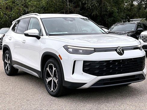 New 2026 Volkswagen Tiguan SE image 2