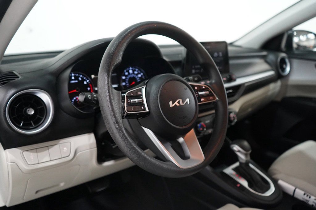 Used 2023 Kia Forte LXS FWD image 17