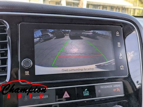 Used 2019 Mitsubishi Outlander SE image 25