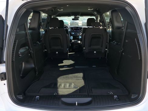 Used 2024 Chrysler Pacifica Touring image 22