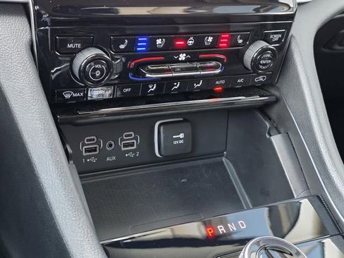 Used 2024 Jeep Grand Cherokee Limited w/ Luxury Tech Group II RWD image 29