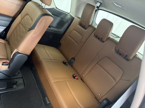 Used 2025 Nissan Pathfinder Platinum w/ Cargo Package FWD image 8