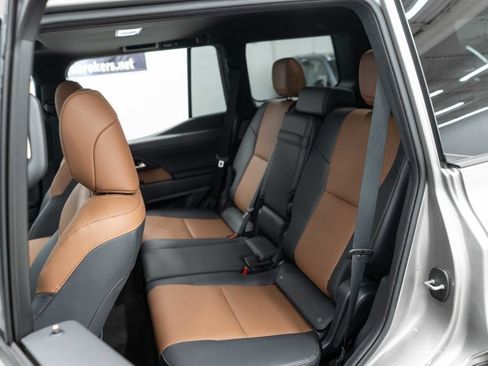 Used 2025 Lexus GX 550 w/ Cold Area Package AWD/4WD image 15