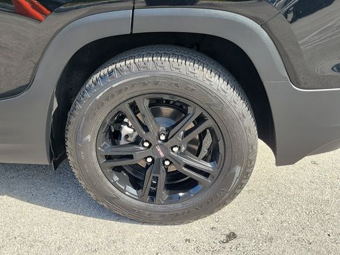 Used 2024 GMC Terrain AT4 w/ Tech Package AWD/4WD image 29