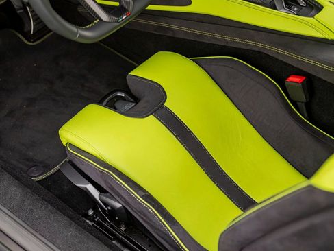 Used 2025 Lamborghini Revuelto image 16