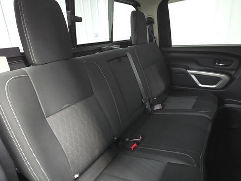 Used 2018 Nissan Titan SV image 16