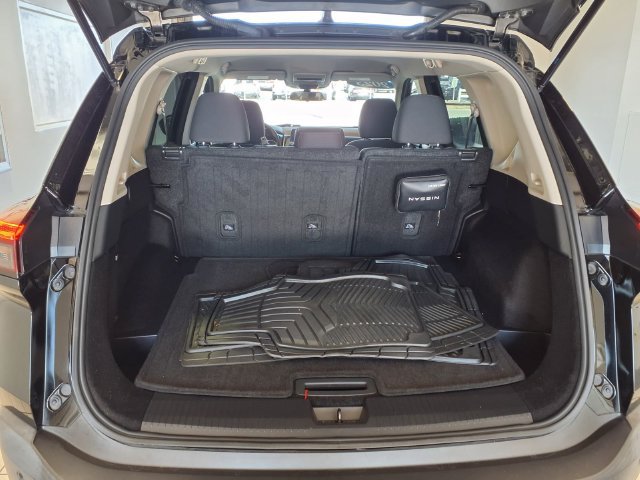 Used 2023 Nissan Rogue S AWD/4WD image 12