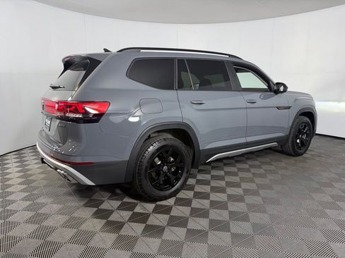 Used 2024 Volkswagen Atlas Peak Edition SE AWD/4WD image 5