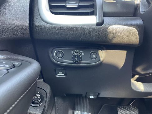 Used 2023 GMC Terrain SLT image 16