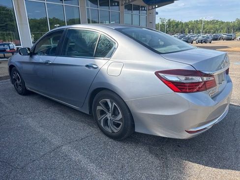 Used 2017 Honda Accord LX image 4