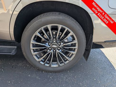 Used 2025 Cadillac Escalade Sport Platinum w/ LPO, Floor Liner Package AWD/4WD image 24