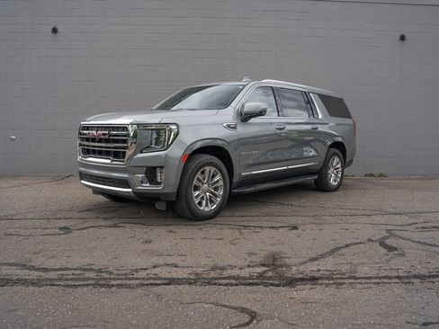 Used 2023 GMC Yukon XL SLT w/ SLT Premium Package AWD/4WD image 1
