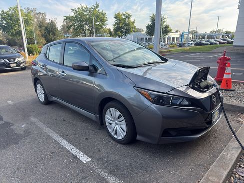 Certified 2025 Nissan Leaf S FWD image 3