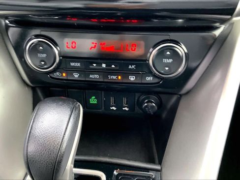 Used 2020 Mitsubishi Eclipse Cross SE image 28