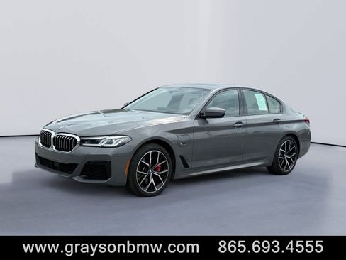 Used 2022 BMW 530e xDrive w/ Premium Package image 7