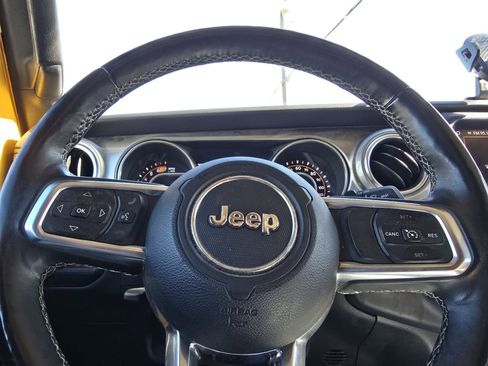 Used 2018 Jeep Wrangler Unlimited Sahara image 22