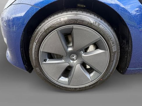 Used 2023 Tesla Model 3 Standard Range image 9