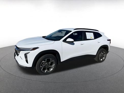 Used 2025 Chevrolet Trax LT image 8