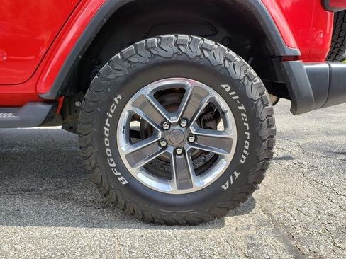 Used 2018 Jeep Wrangler Unlimited Sahara w/ Dual Top Group AWD/4WD image 11