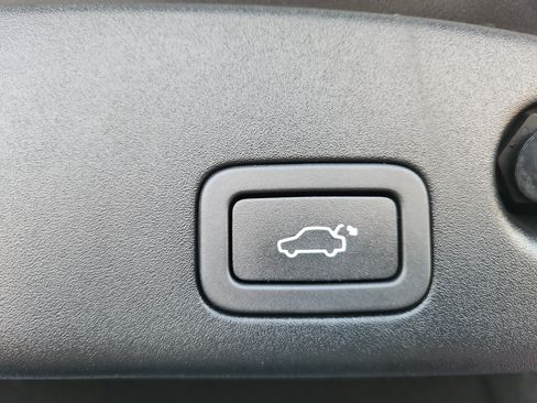 Certified 2016 Jaguar XJ L Portfolio AWD/4WD image 30