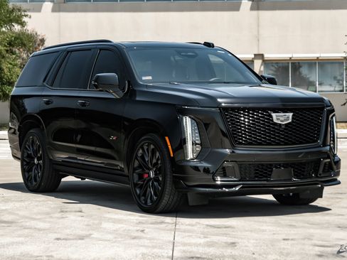 Used 2026 Cadillac Escalade V w/ LPO, ONYX Package AWD/4WD image 24