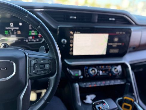 Used 2023 GMC Sierra 1500 Denali Ultimate AWD/4WD image 8