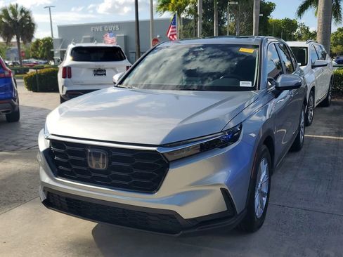 Used 2025 Honda CR-V EX image 3