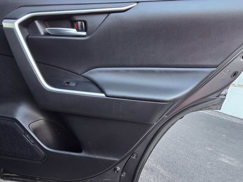 Used 2022 Toyota RAV4 XLE AWD/4WD image 33